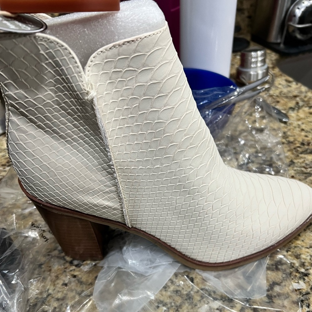 Mia Erik python ivory booties 8.5 NIB